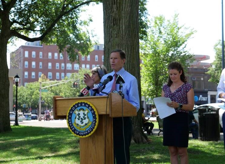 Blumenthal and U.S. Senator Chris Murphy (D-CT), U.S. Representative Rosa DeLauro (D-CT) and Governor Ned Lamont announced Connecticut will receive $42.9 million in American Rescue Plan funding to launch a program that will construct and deploy the necessary infrastructure to expand broadband internet service in underserved areas of Connecticut. 